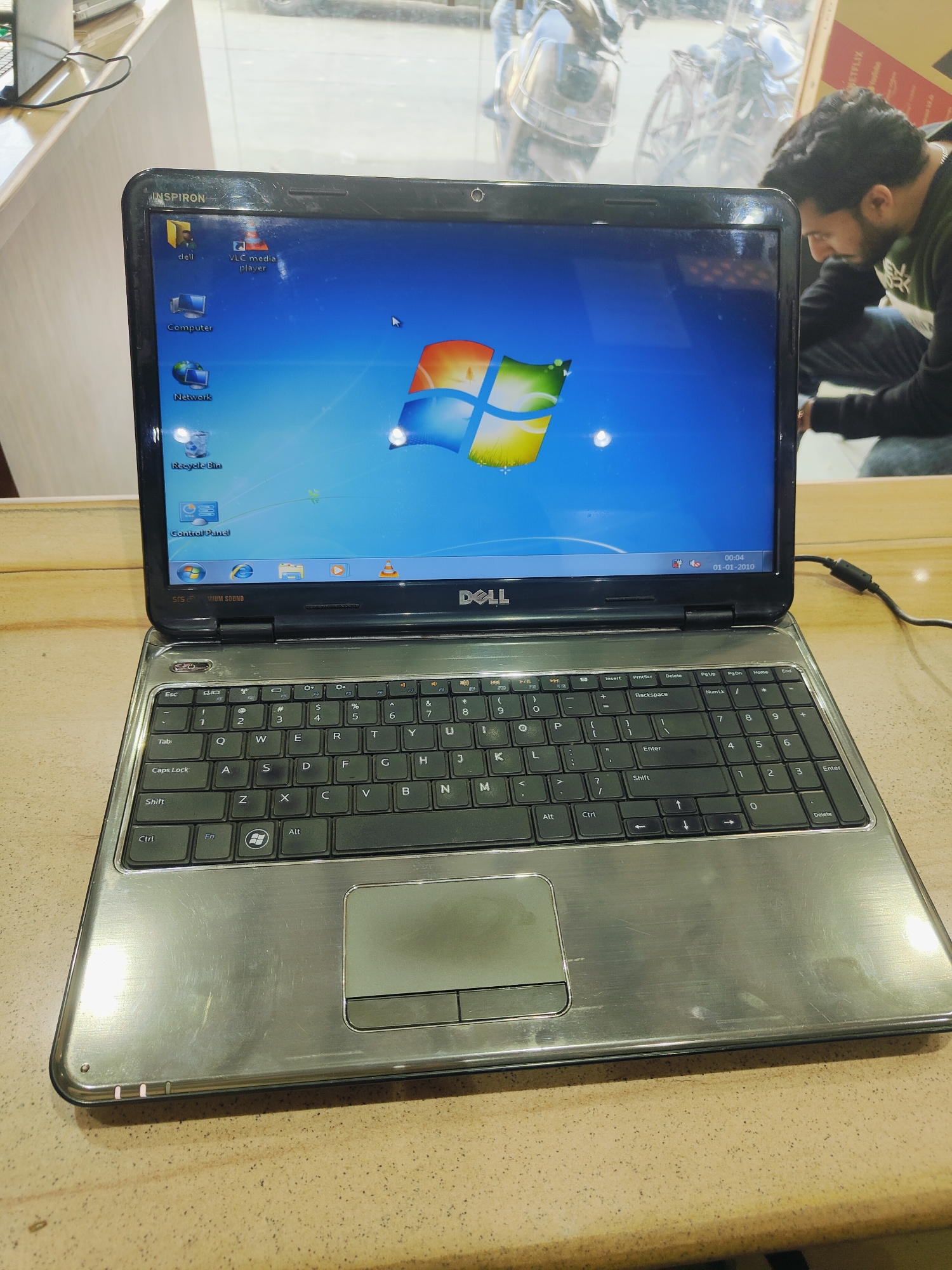 Dell i3 laptop only 3000rs 