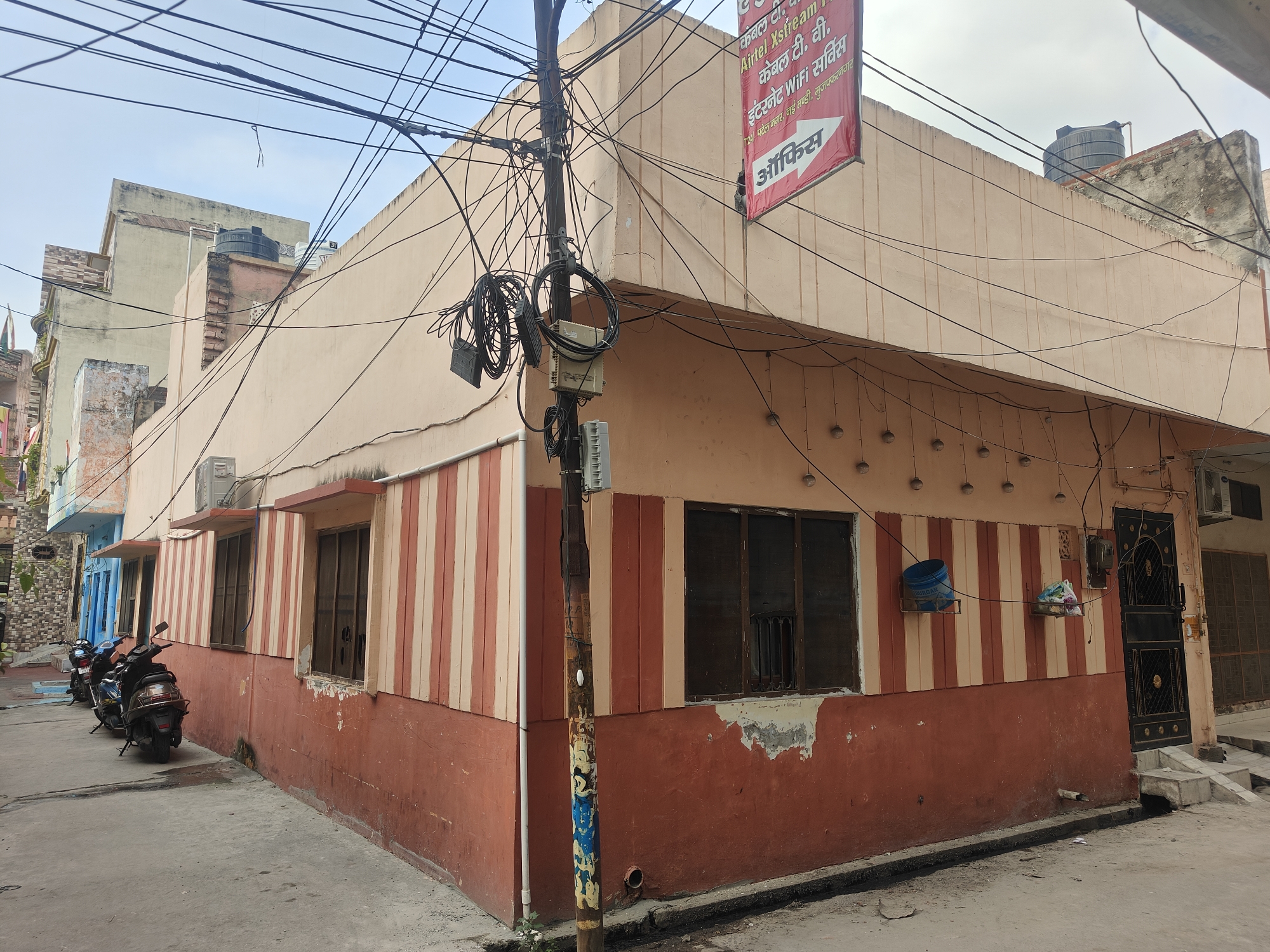 112.5 gaj ka makan for sale in new mandi with 2 side 